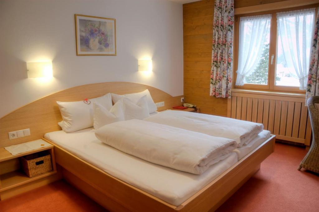 Pension Christophorus Hotel Garni Partenen Room photo